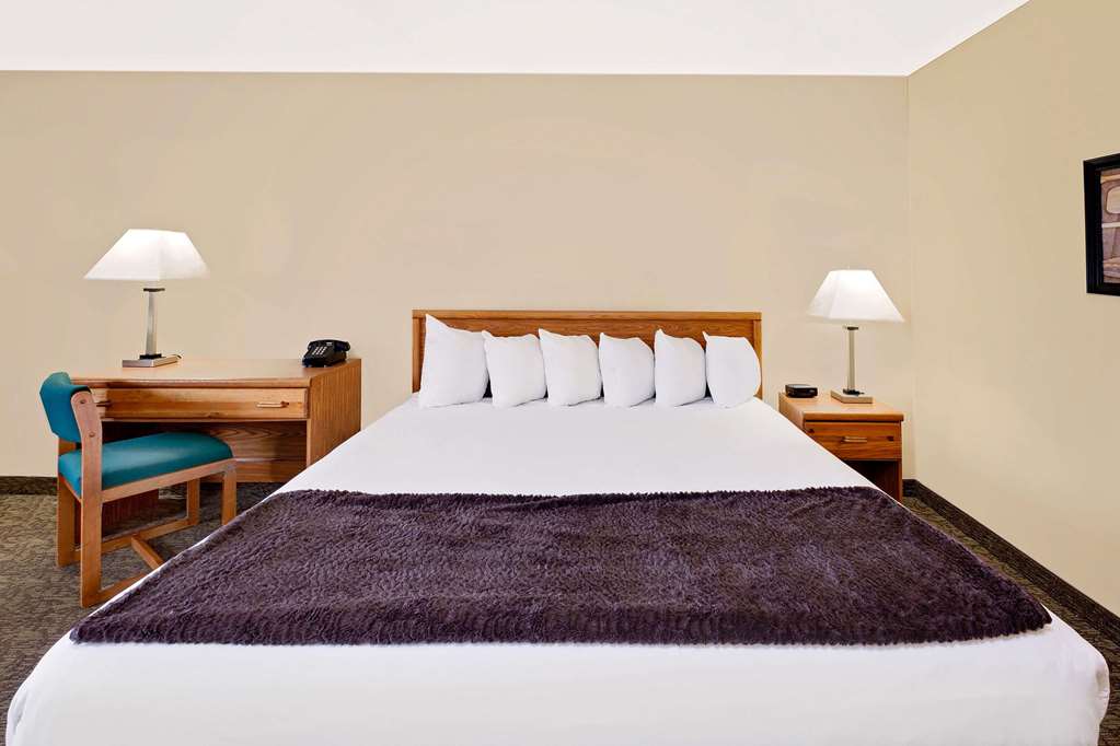 Days Inn by Wyndham Cadillac