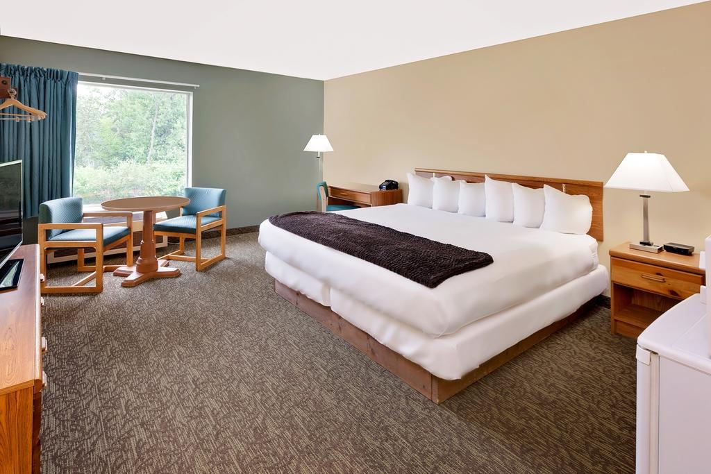 Days Inn by Wyndham Cadillac