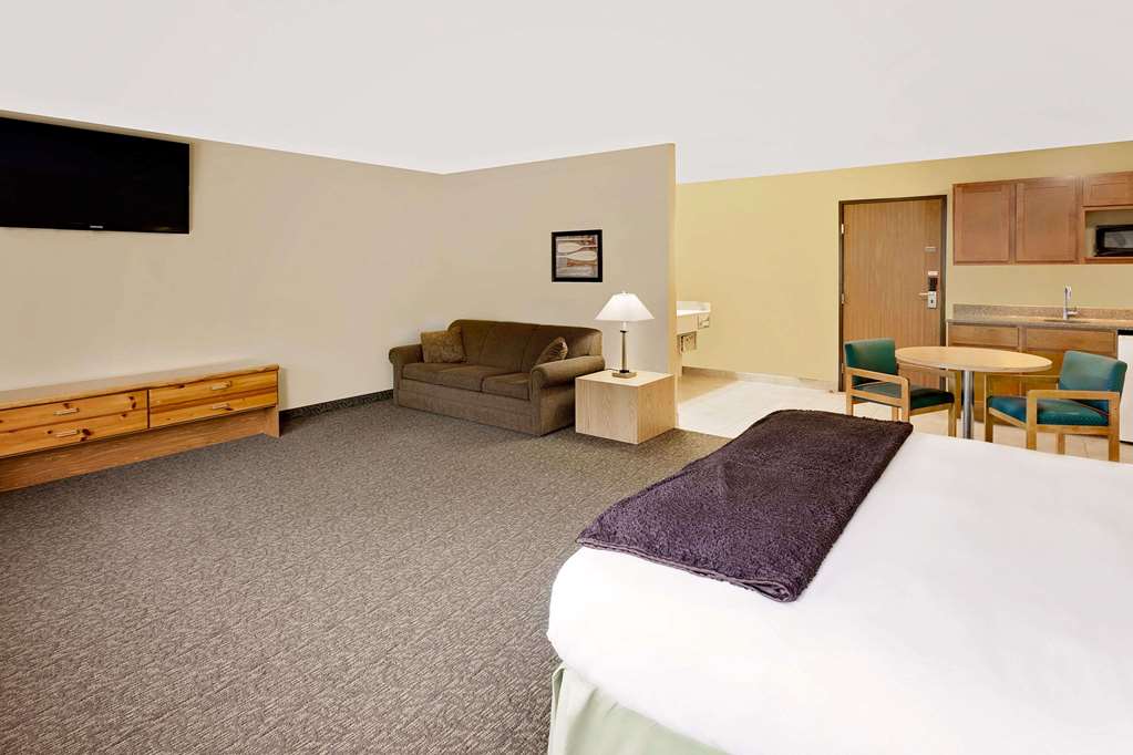 Days Inn by Wyndham Cadillac