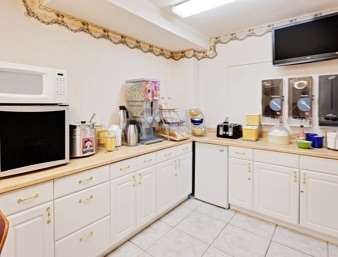 Days Inn by Wyndham Cadillac