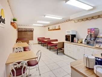 Days Inn by Wyndham Cadillac