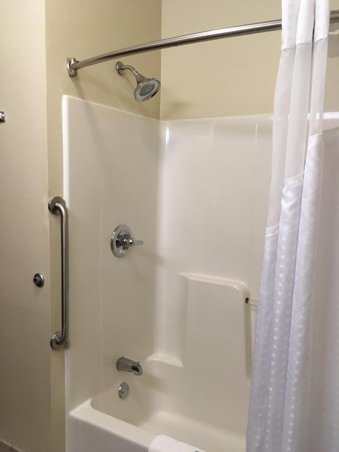 Holiday Inn Express & Suites Cadillac