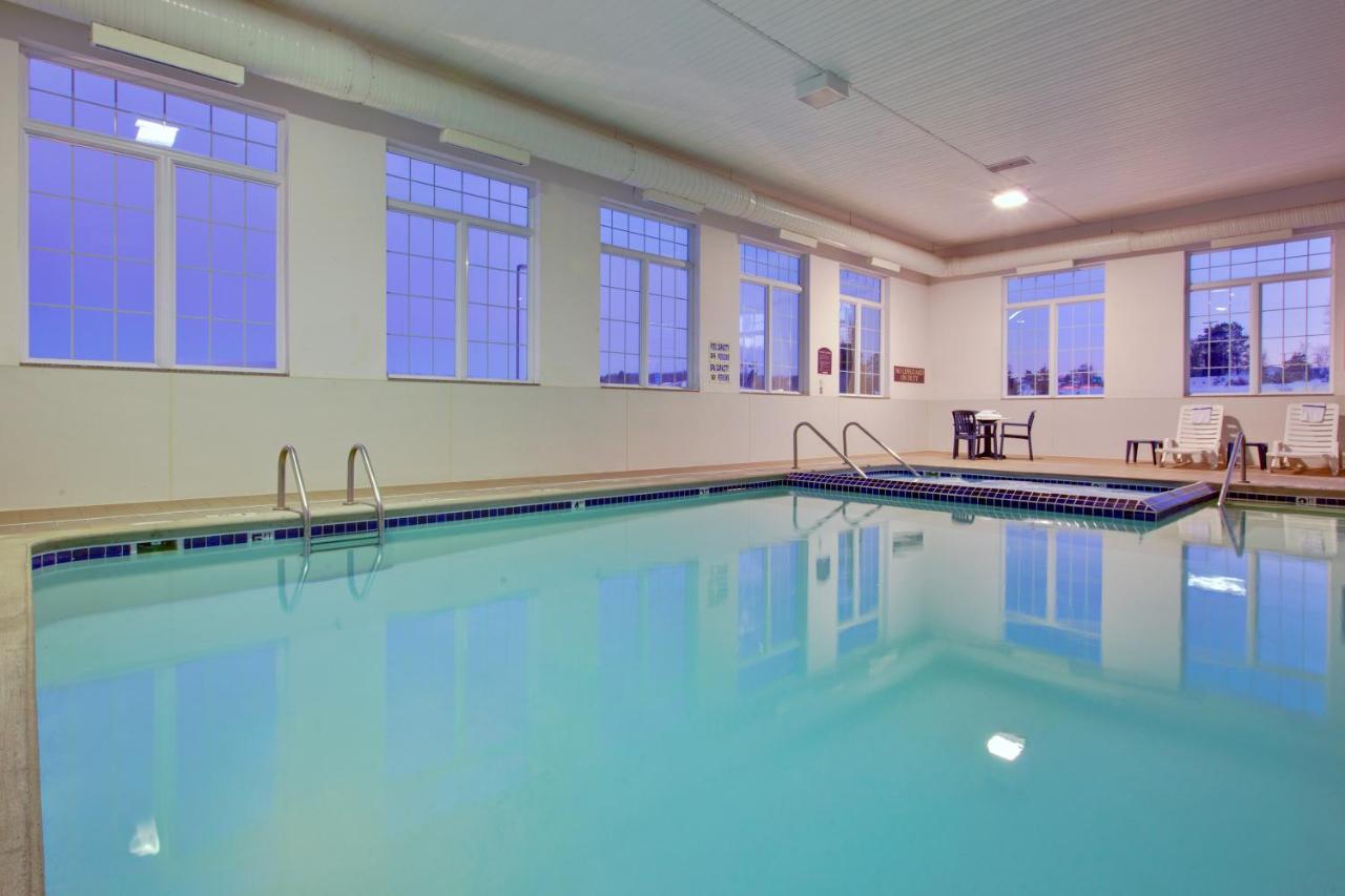 Holiday Inn Express & Suites Cadillac