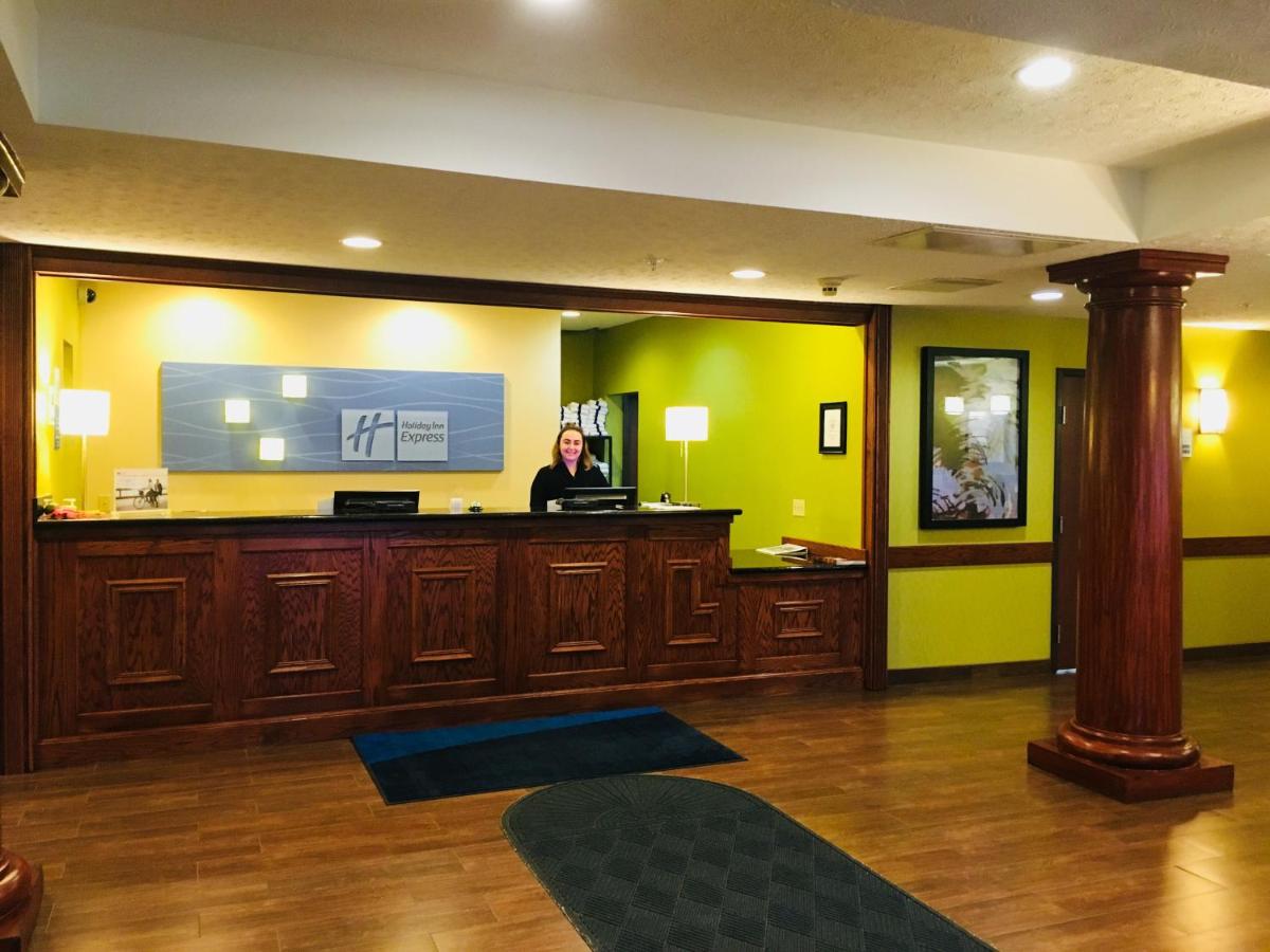 Holiday Inn Express & Suites Cadillac