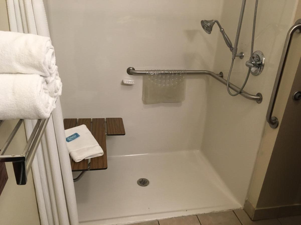 Holiday Inn Express & Suites Cadillac