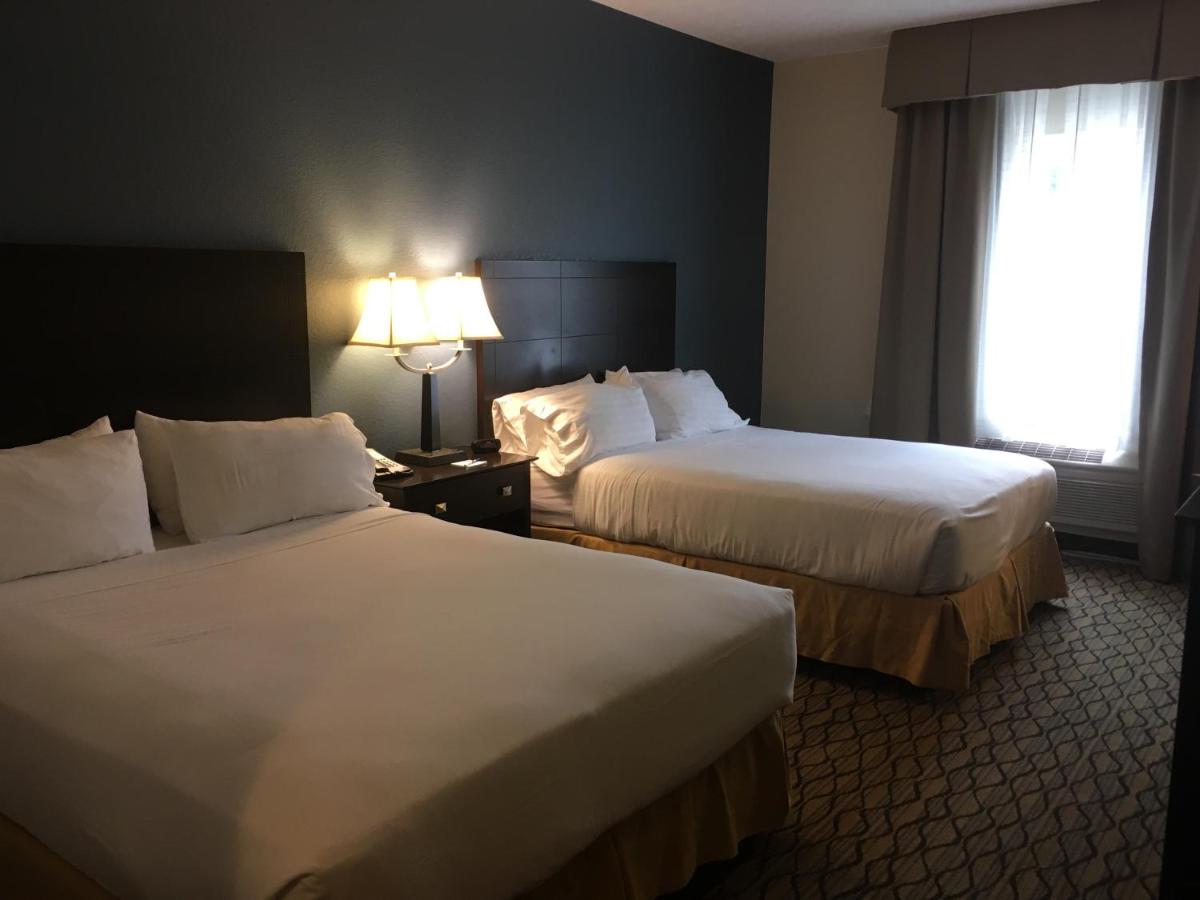 Holiday Inn Express & Suites Cadillac