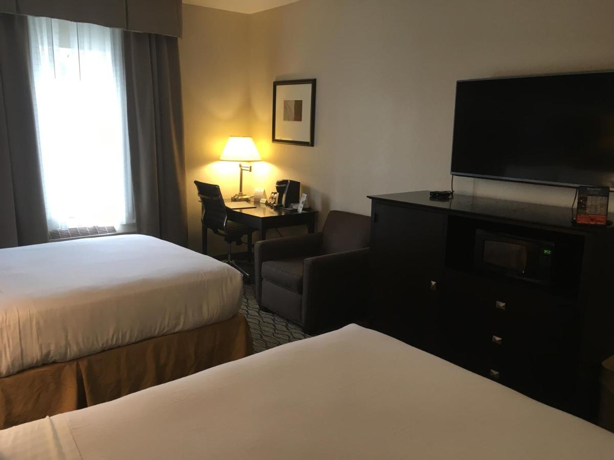 Holiday Inn Express & Suites Cadillac
