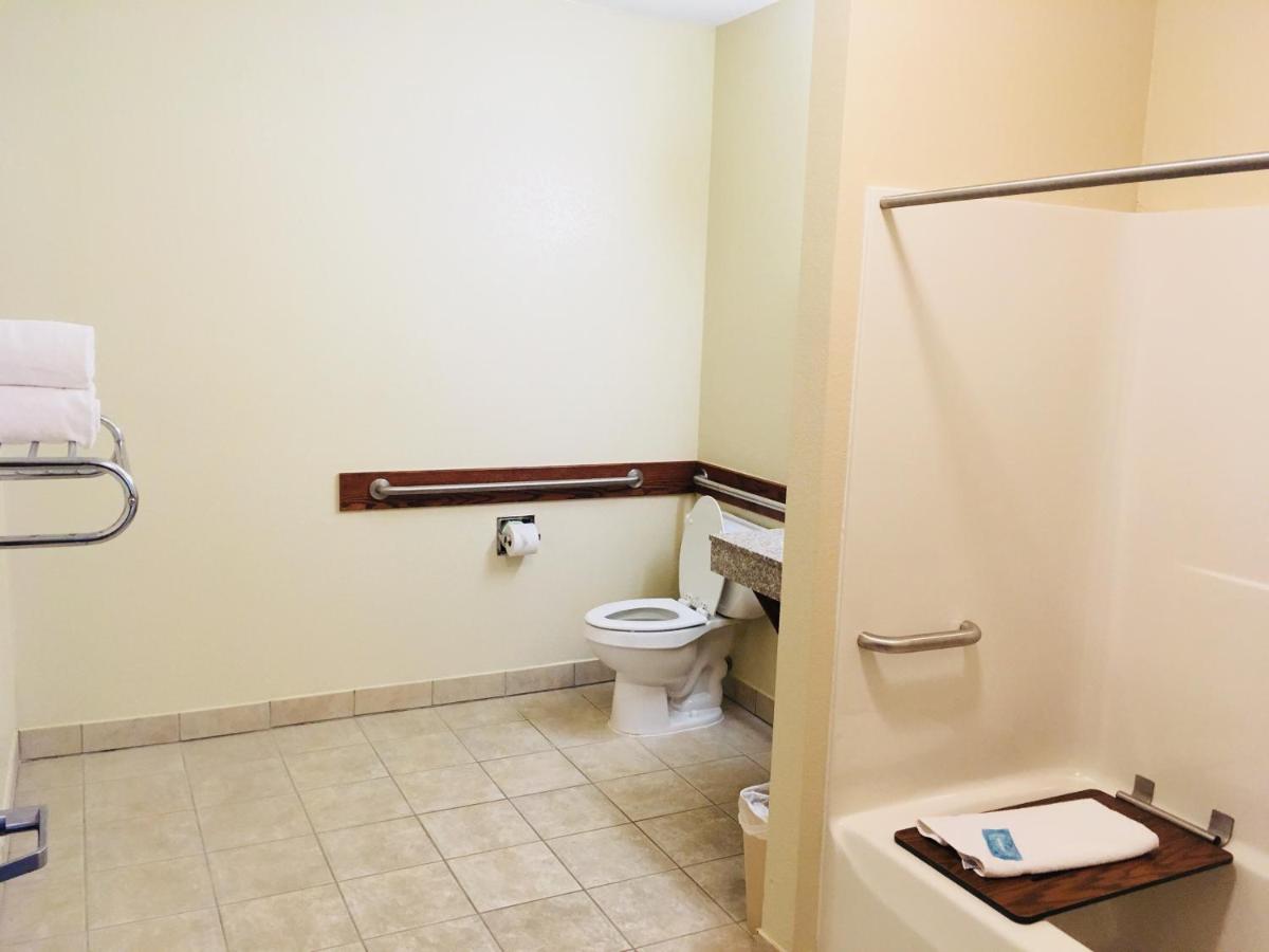 Holiday Inn Express & Suites Cadillac