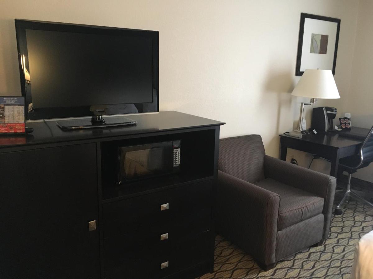 Holiday Inn Express & Suites Cadillac