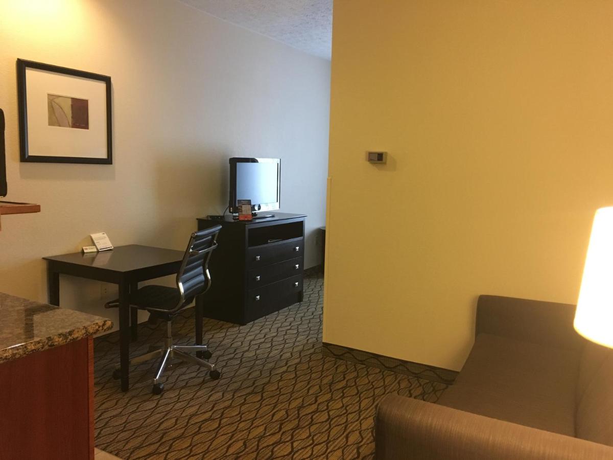 Holiday Inn Express & Suites Cadillac