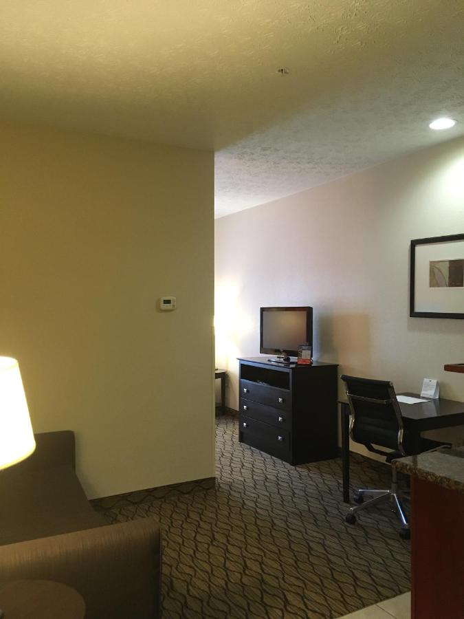 Holiday Inn Express & Suites Cadillac
