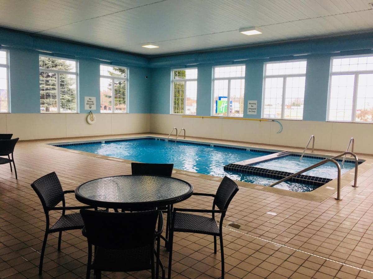 Holiday Inn Express & Suites Cadillac