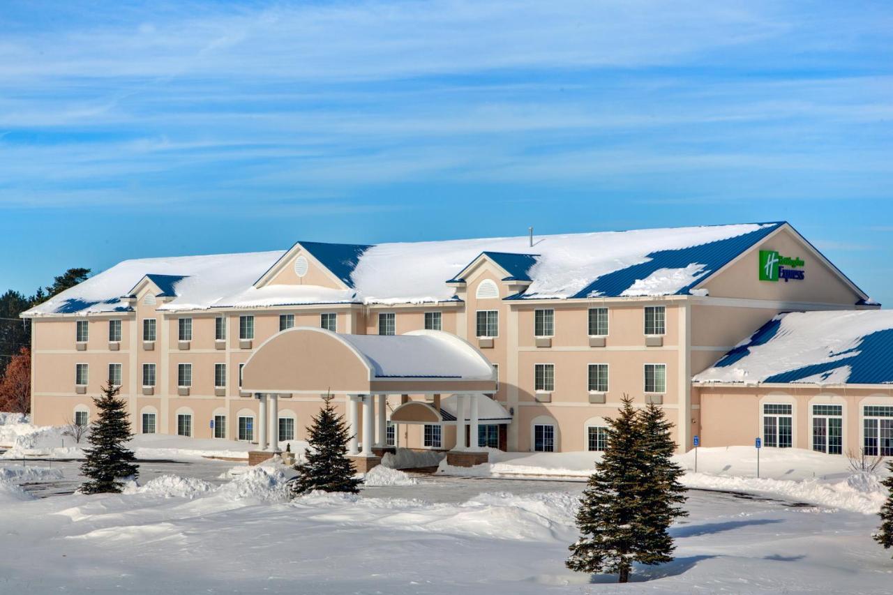 Holiday Inn Express & Suites Cadillac