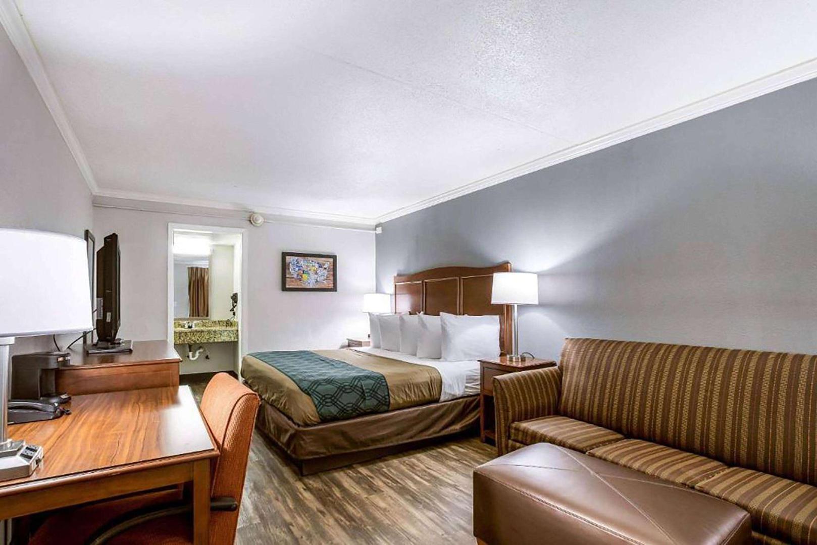 Travelodge by Wyndham Canton/Livonia Area, MI