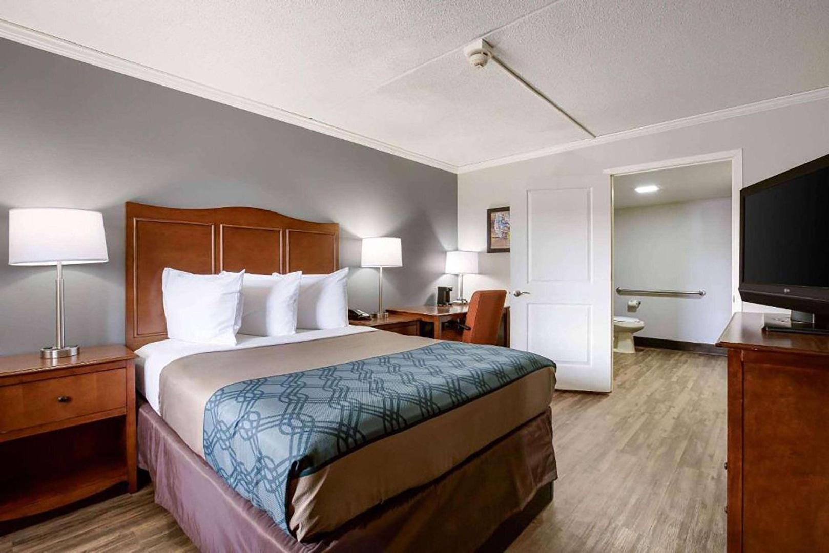 Travelodge by Wyndham Canton/Livonia Area, MI