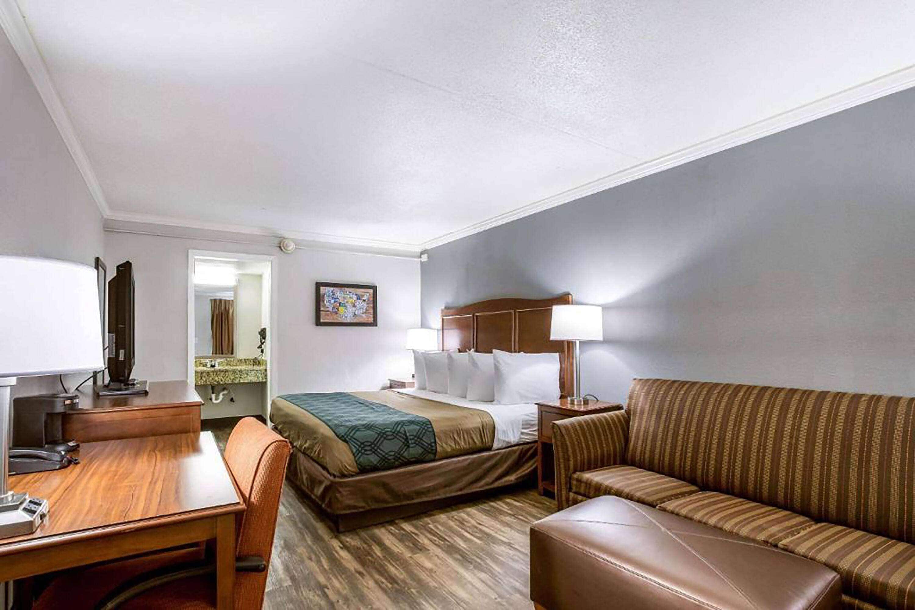 Travelodge by Wyndham Canton/Livonia Area, MI
