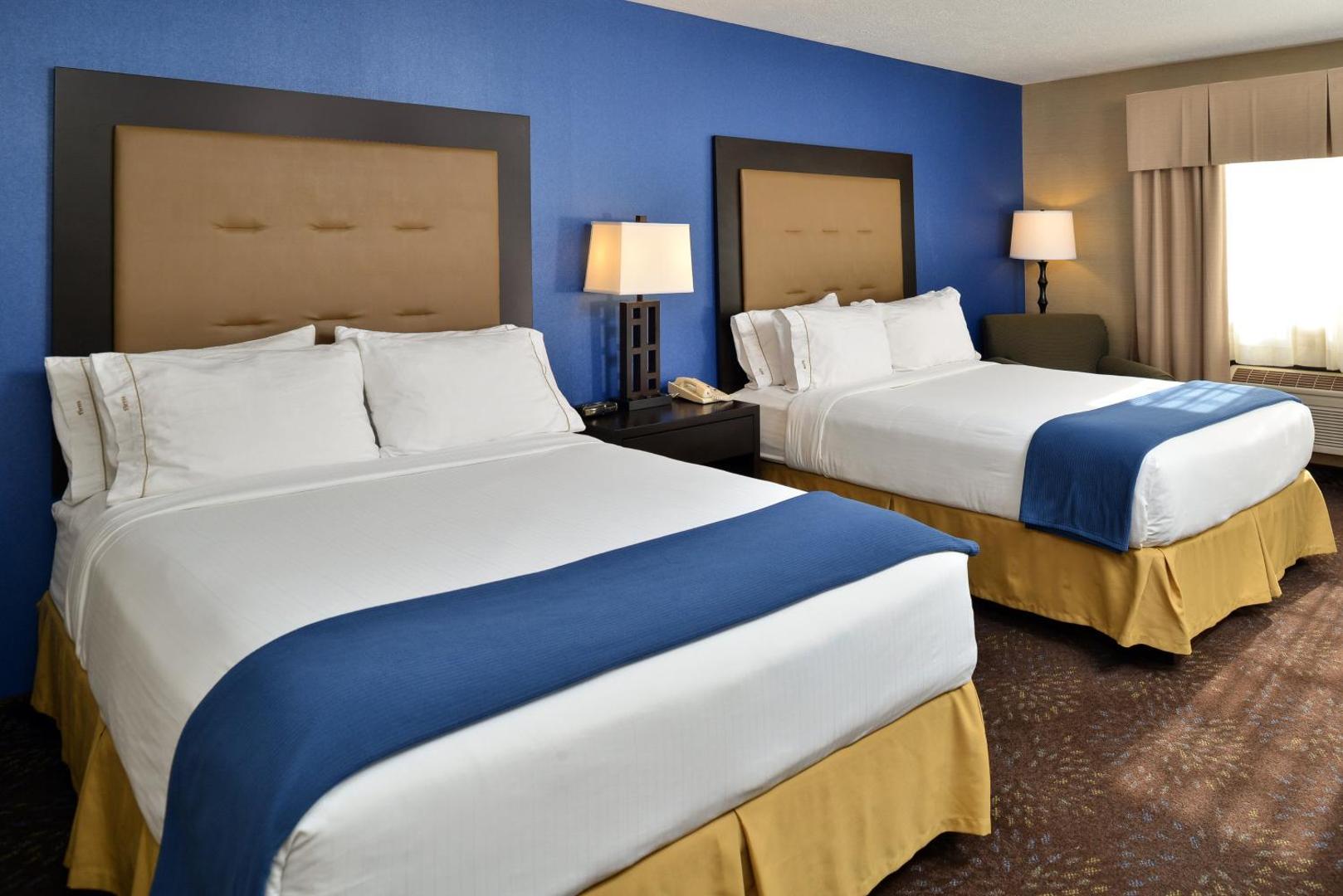 Holiday Inn Express & Suites Charlotte