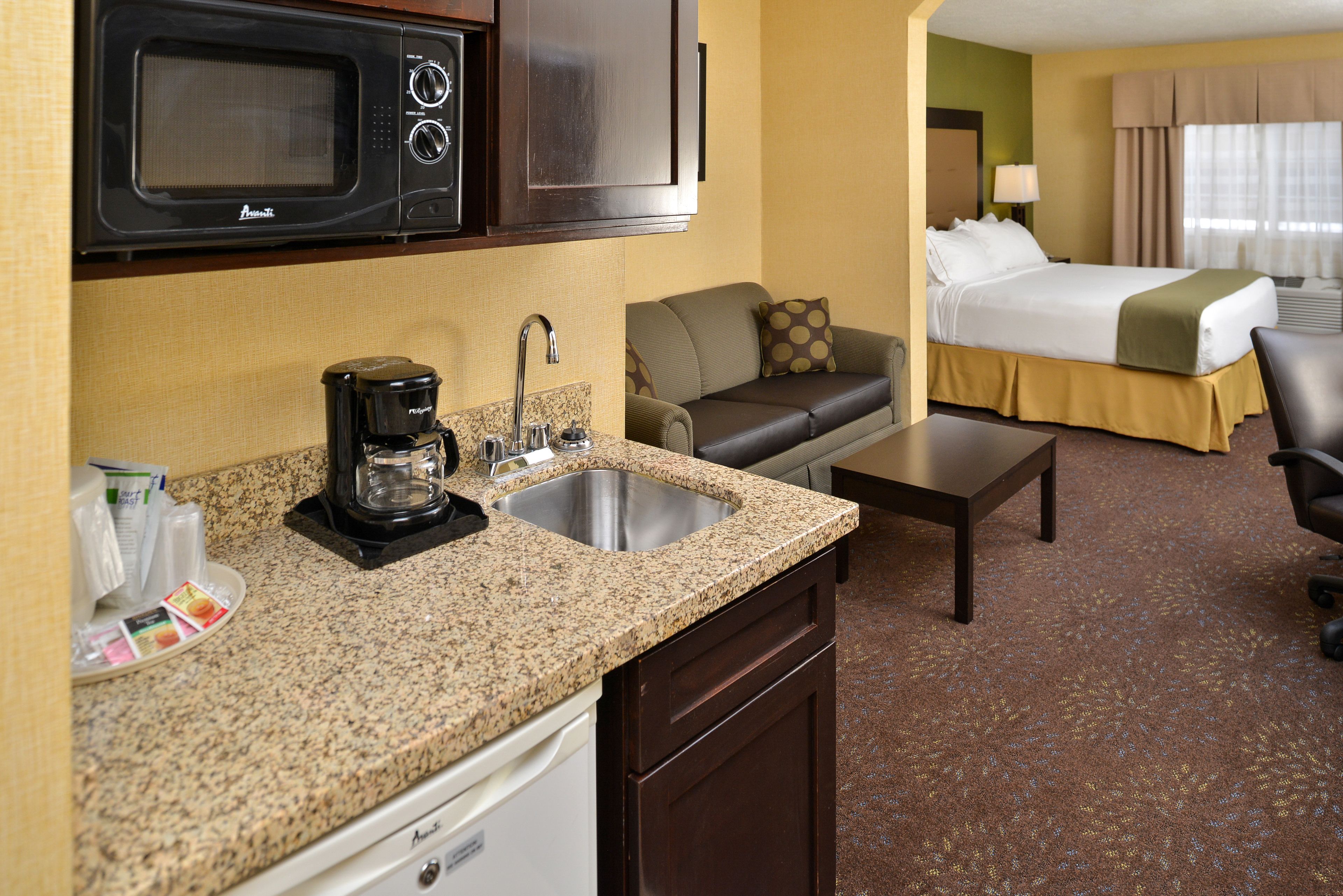 Holiday Inn Express & Suites Charlotte