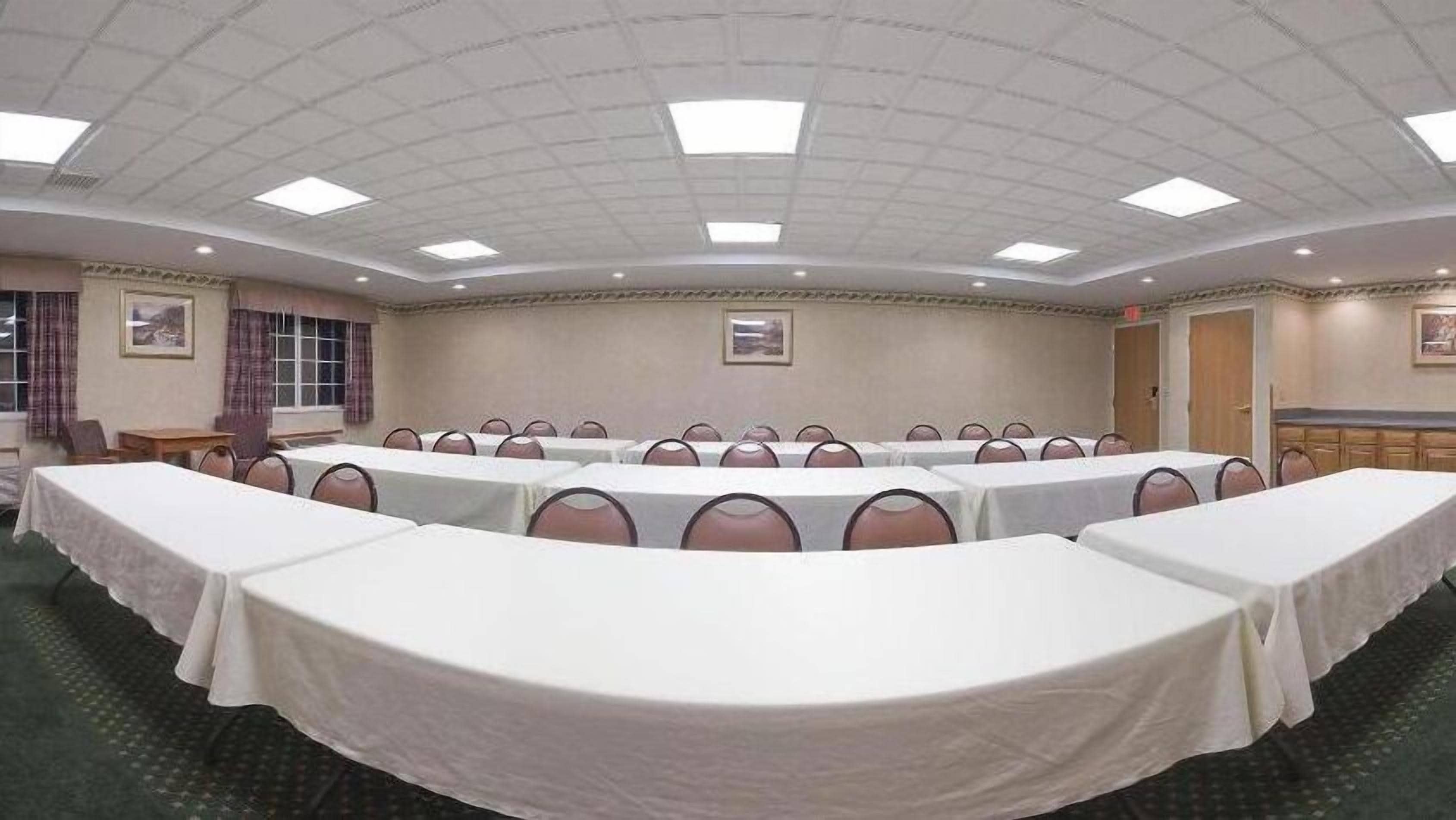 Holiday Inn Express & Suites Charlotte