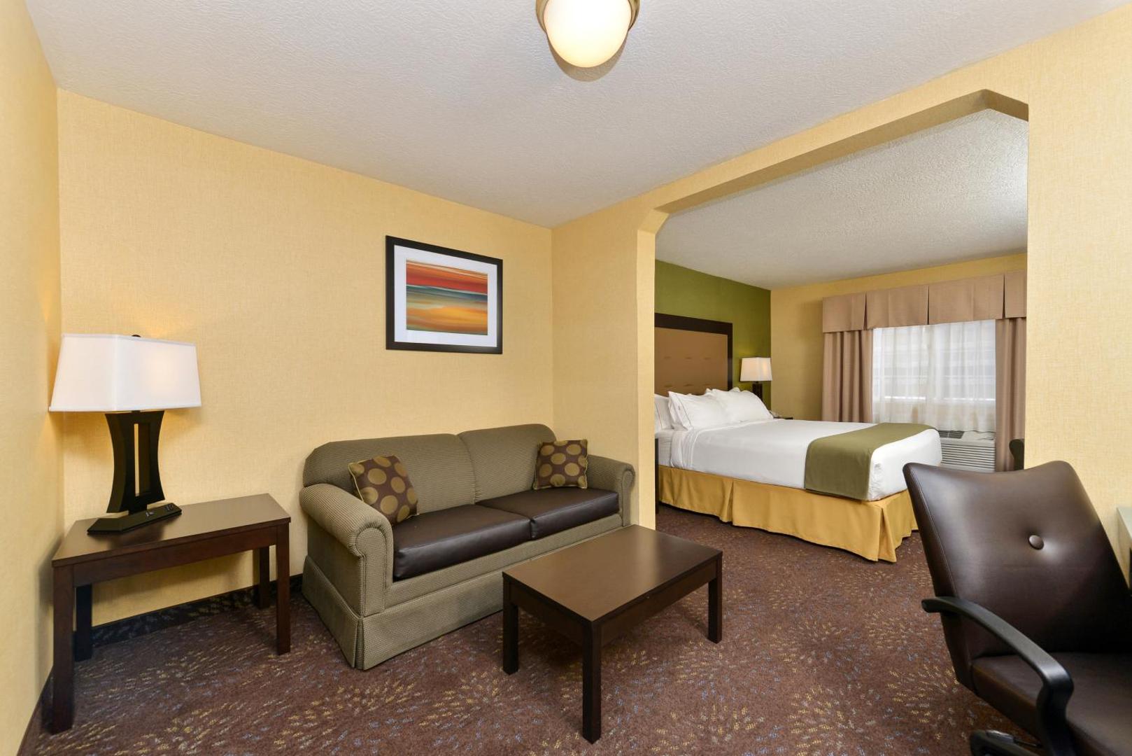 Holiday Inn Express & Suites Charlotte