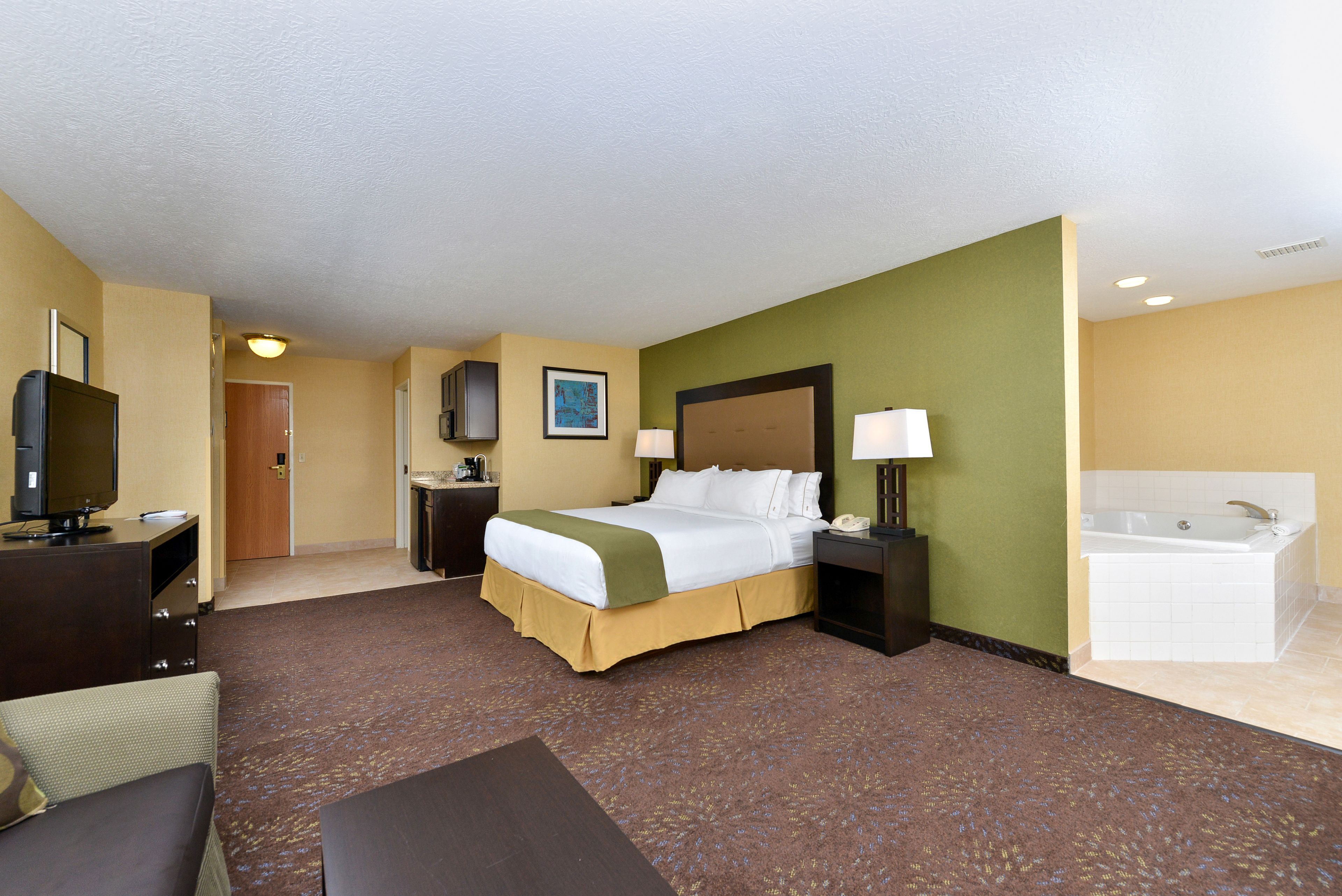 Holiday Inn Express & Suites Charlotte