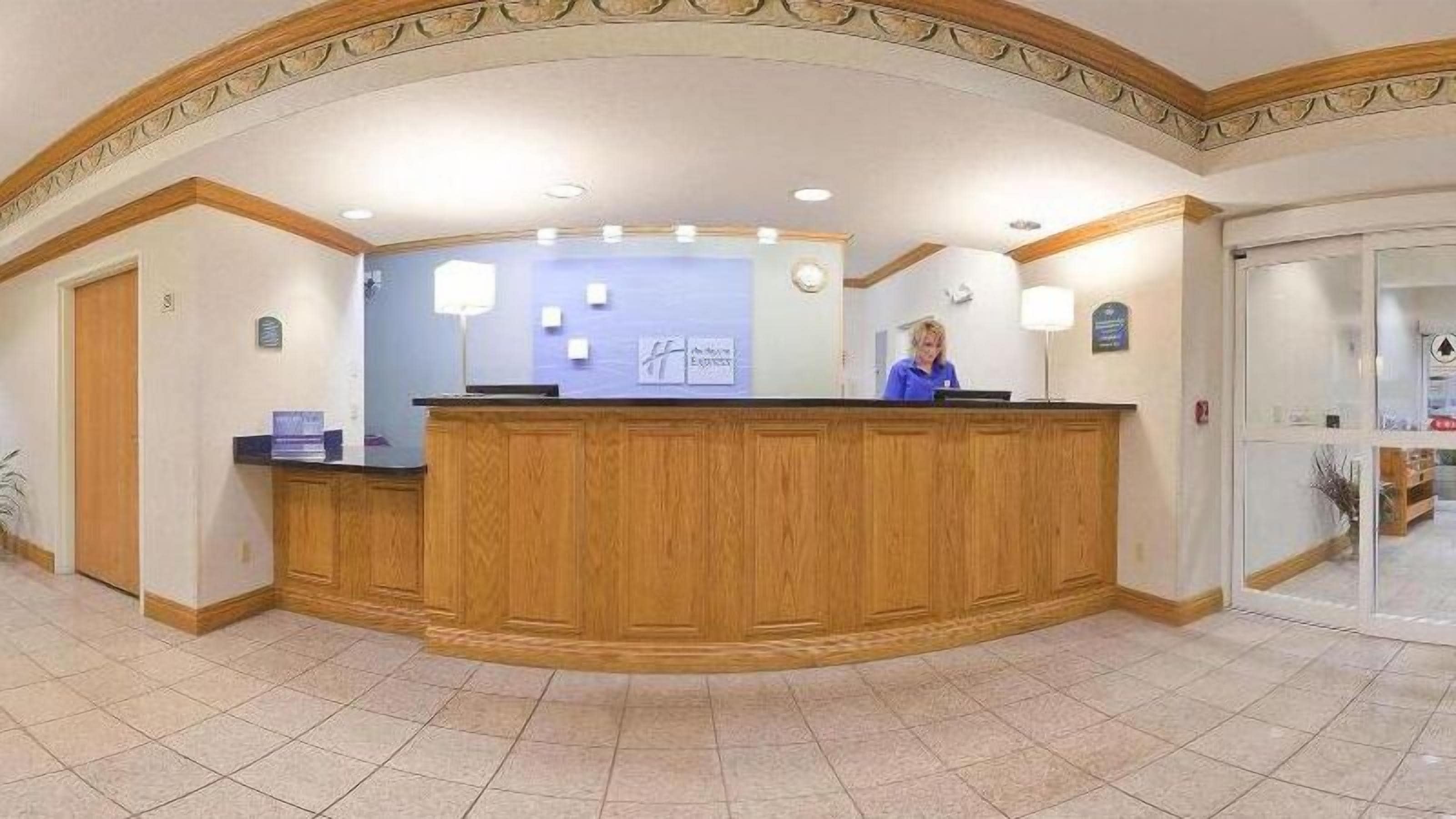 Holiday Inn Express & Suites Charlotte