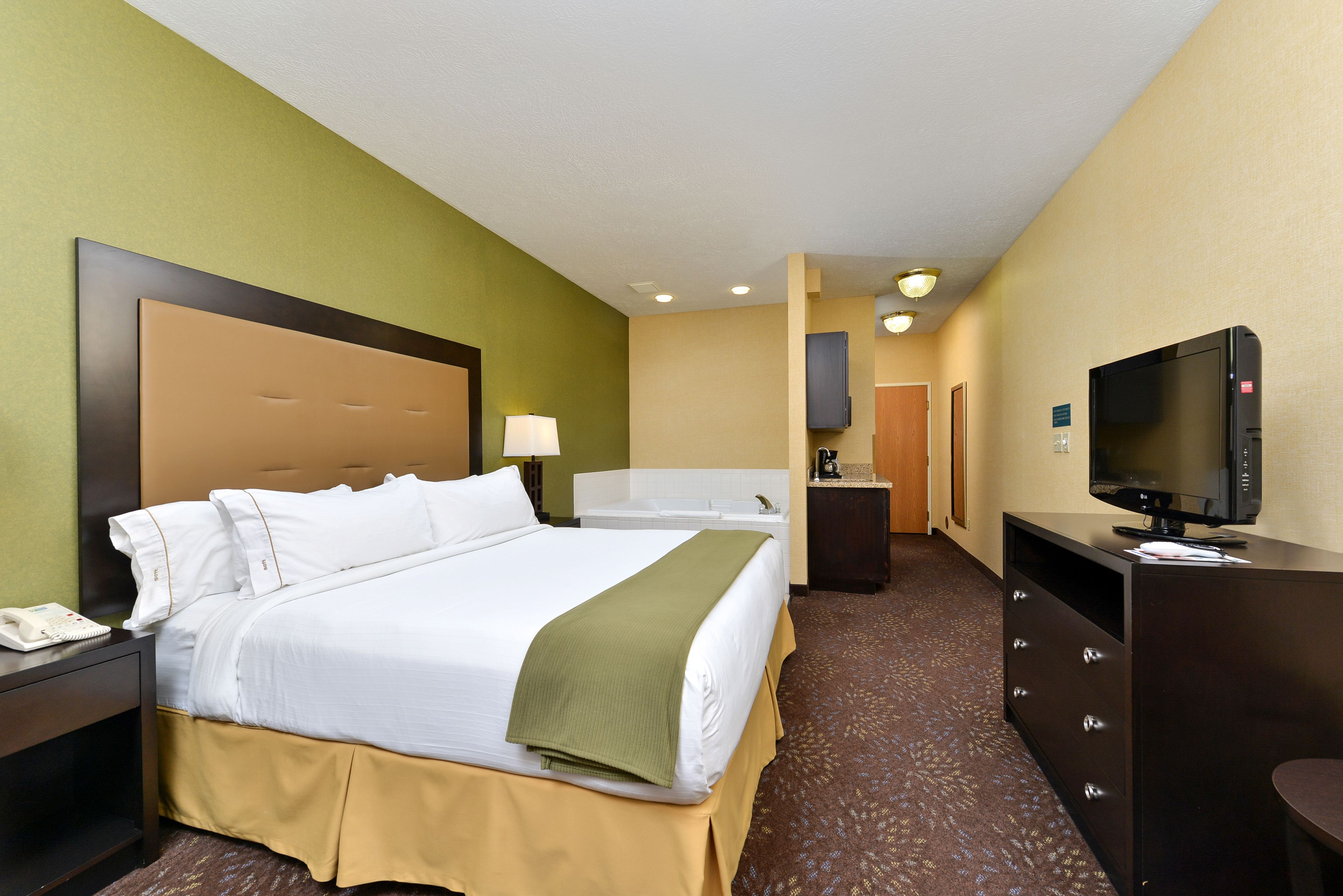 Holiday Inn Express & Suites Charlotte