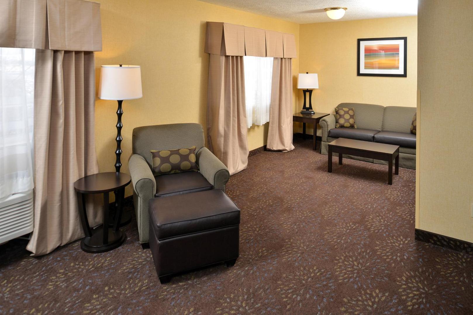 Holiday Inn Express & Suites Charlotte
