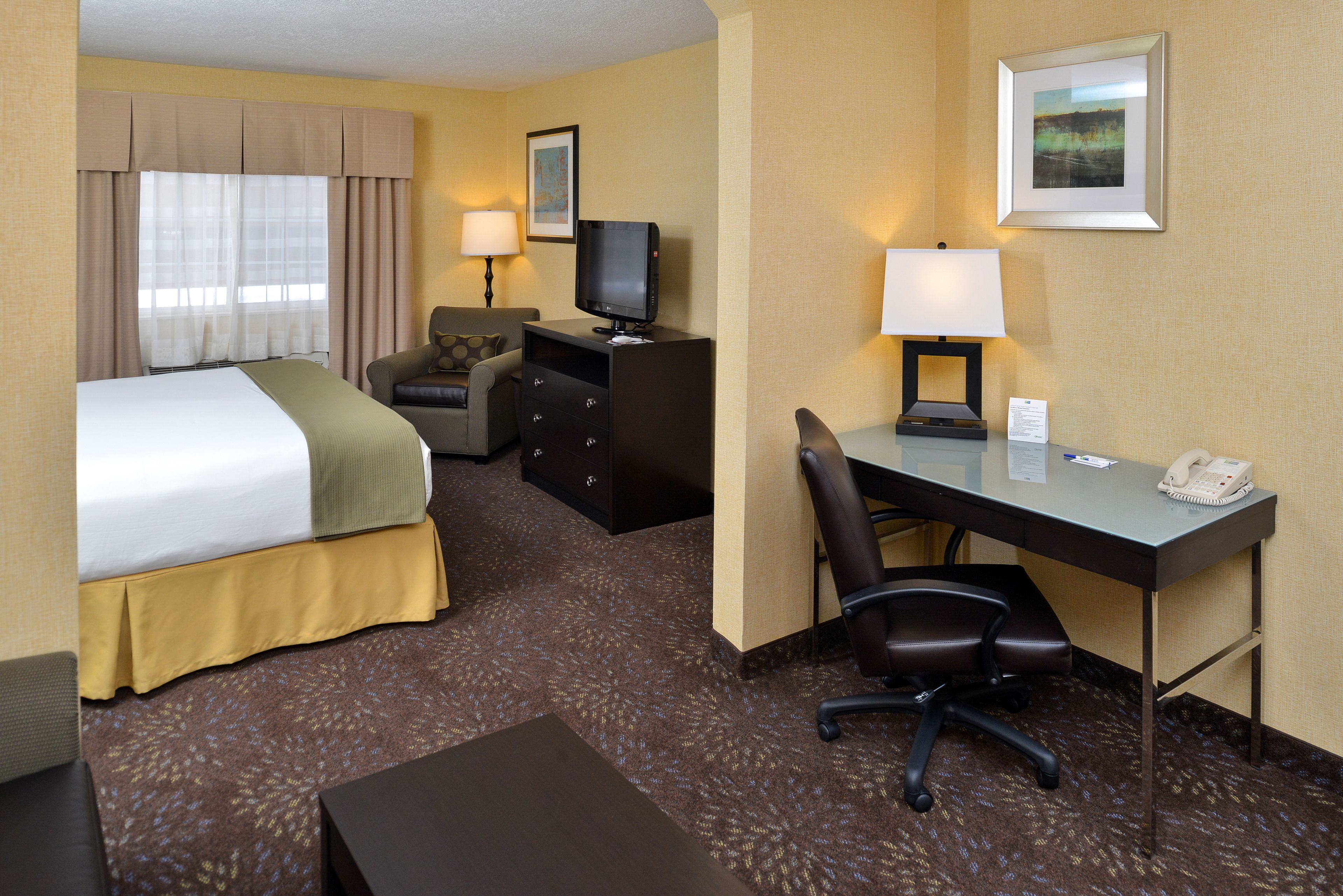 Holiday Inn Express & Suites Charlotte