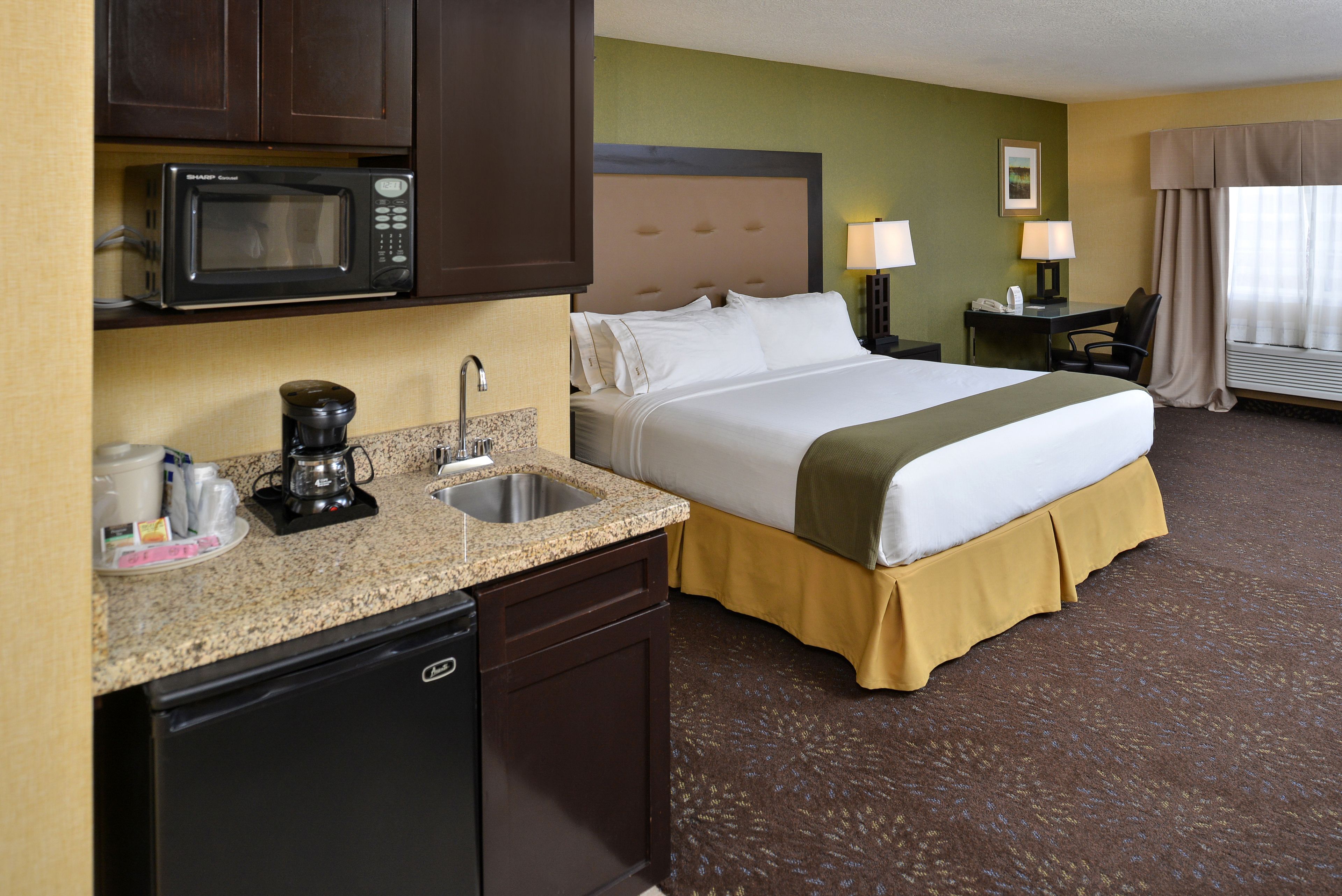 Holiday Inn Express & Suites Charlotte