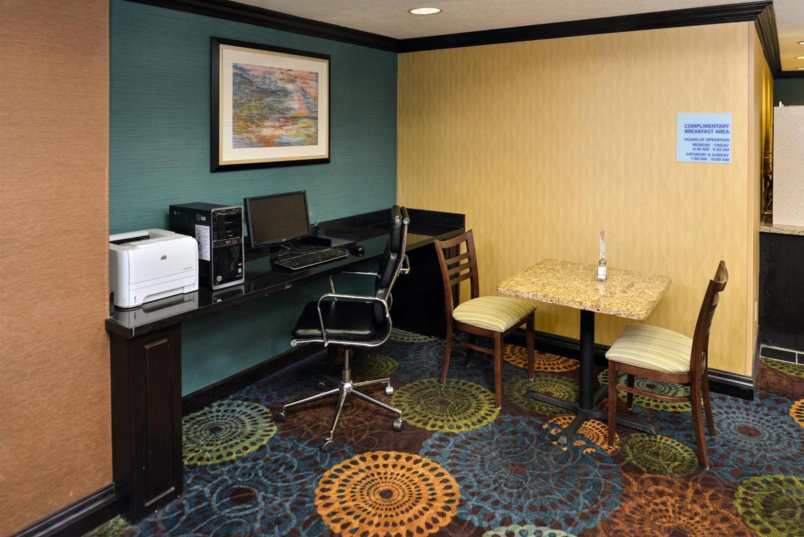 Holiday Inn Express & Suites Charlotte