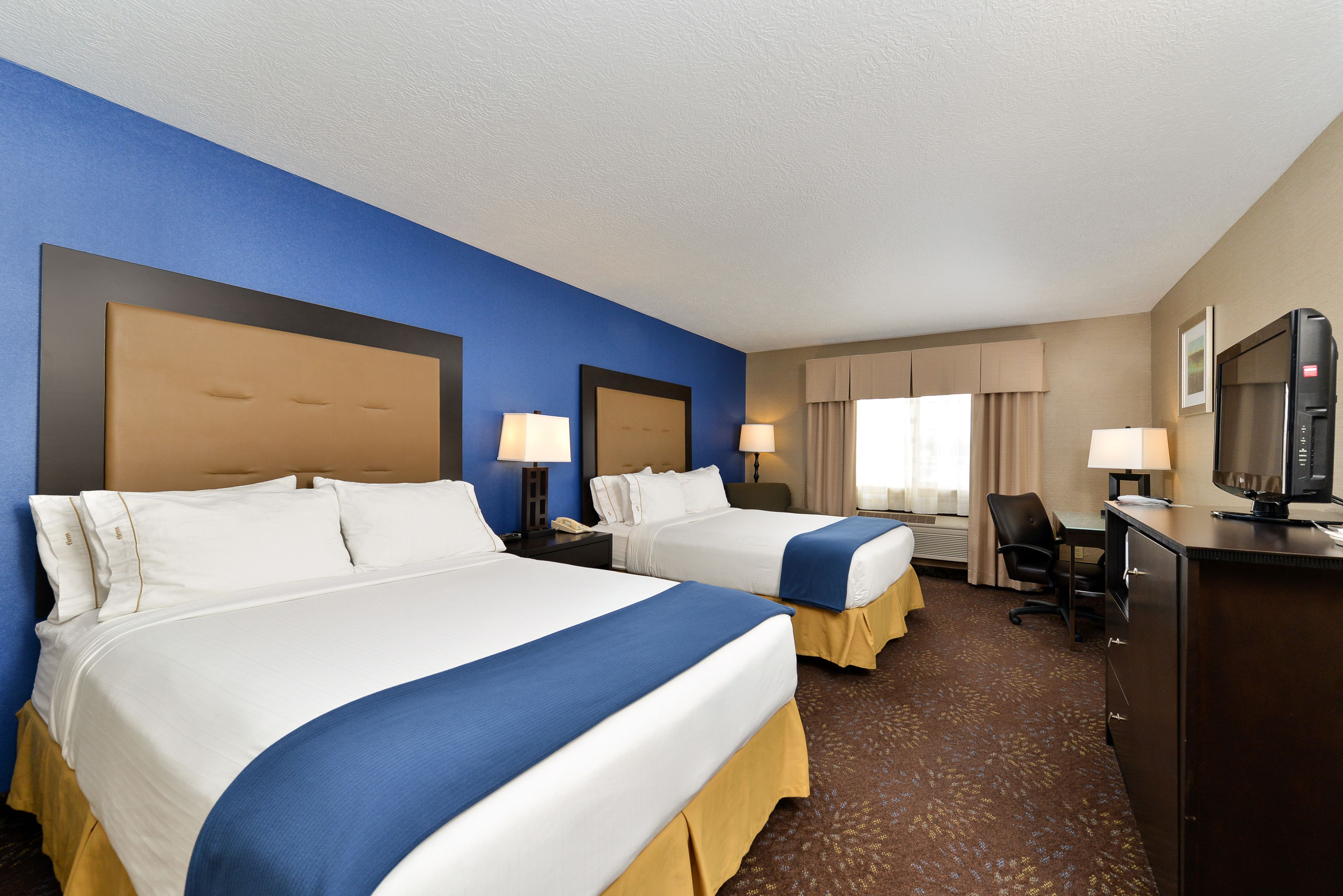 Holiday Inn Express & Suites Charlotte