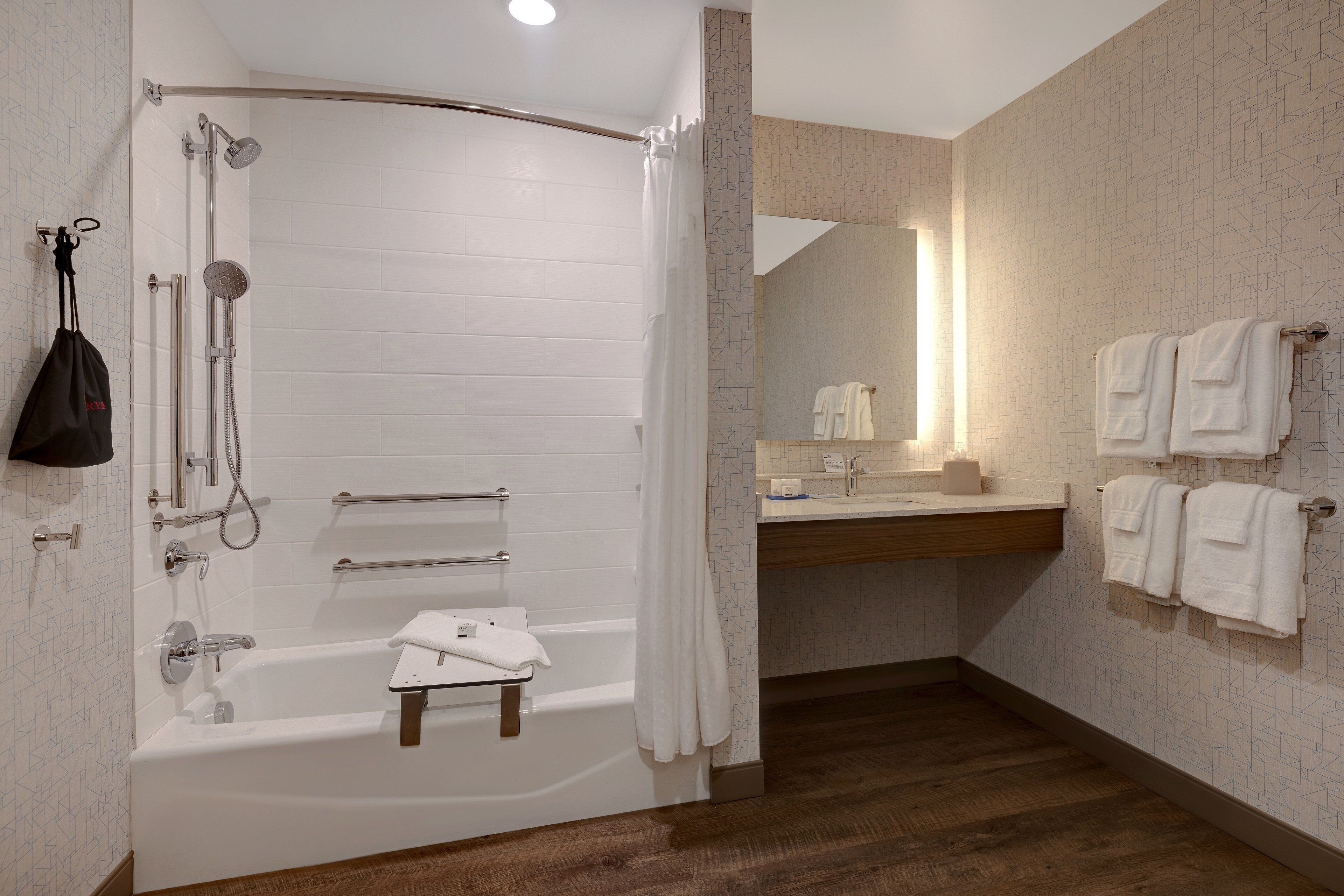 Holiday Inn Express & Suites Detroit - Dearborn