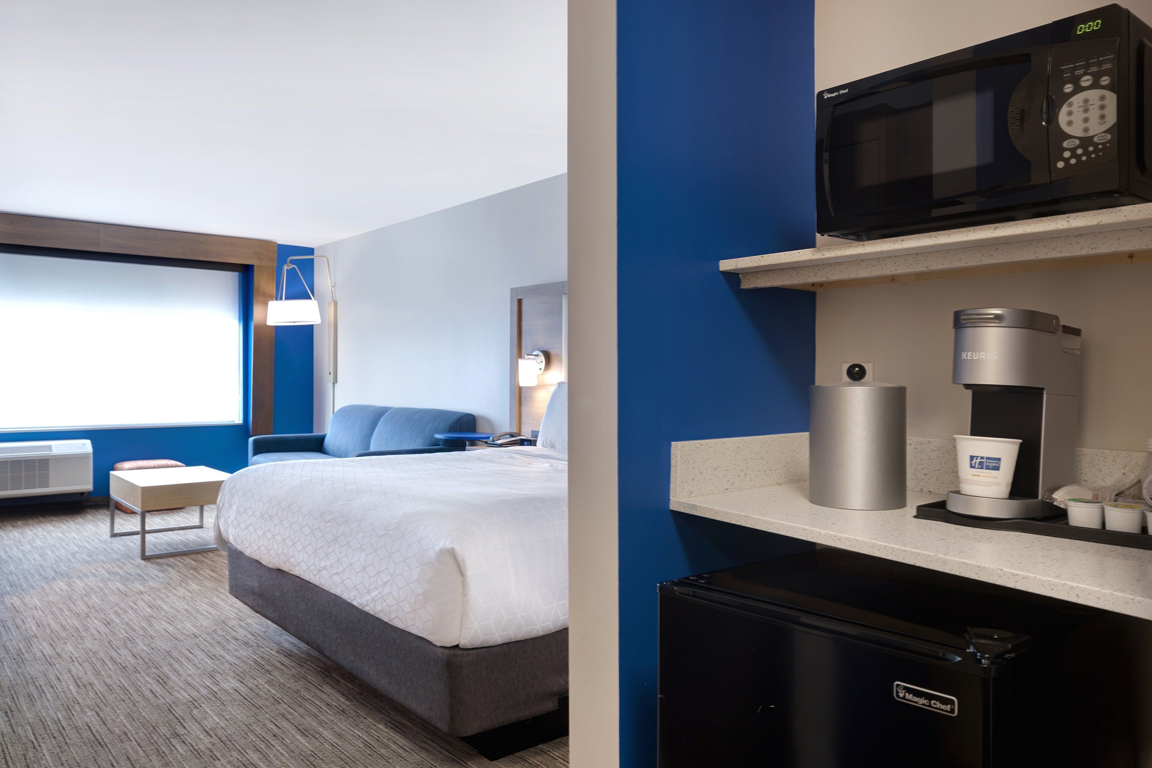 Holiday Inn Express & Suites Detroit - Dearborn