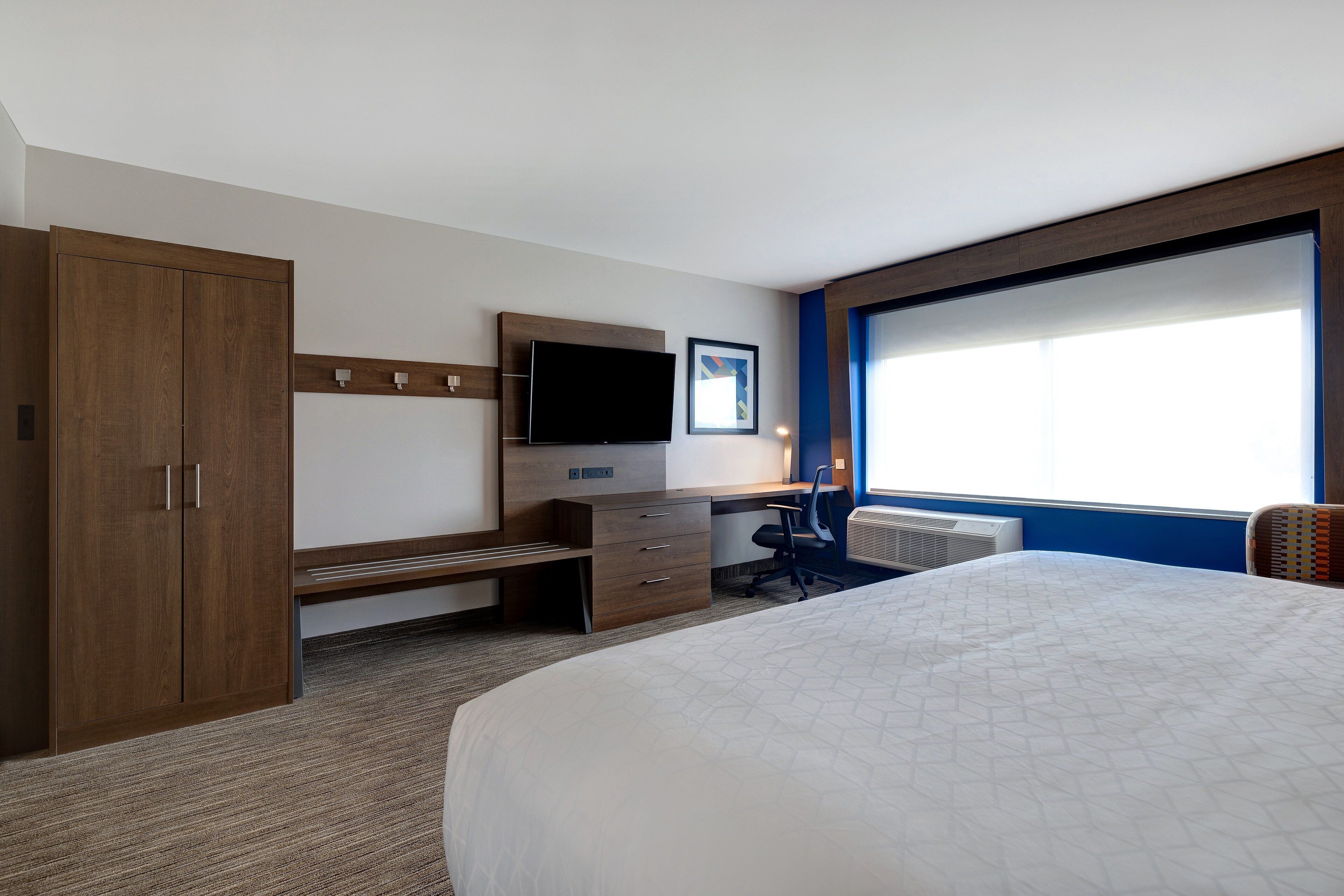 Holiday Inn Express & Suites Detroit - Dearborn