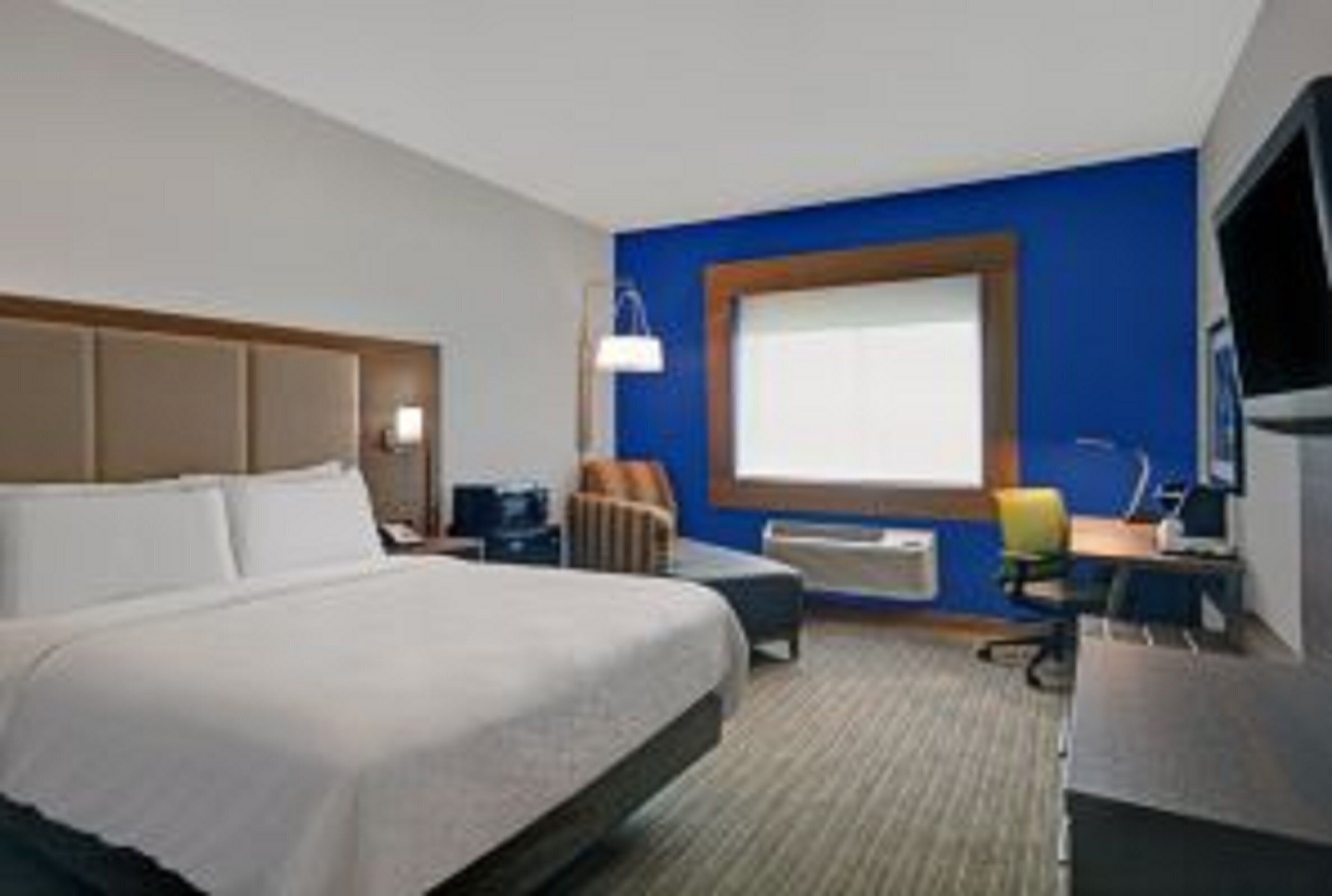 Holiday Inn Express & Suites Detroit - Dearborn