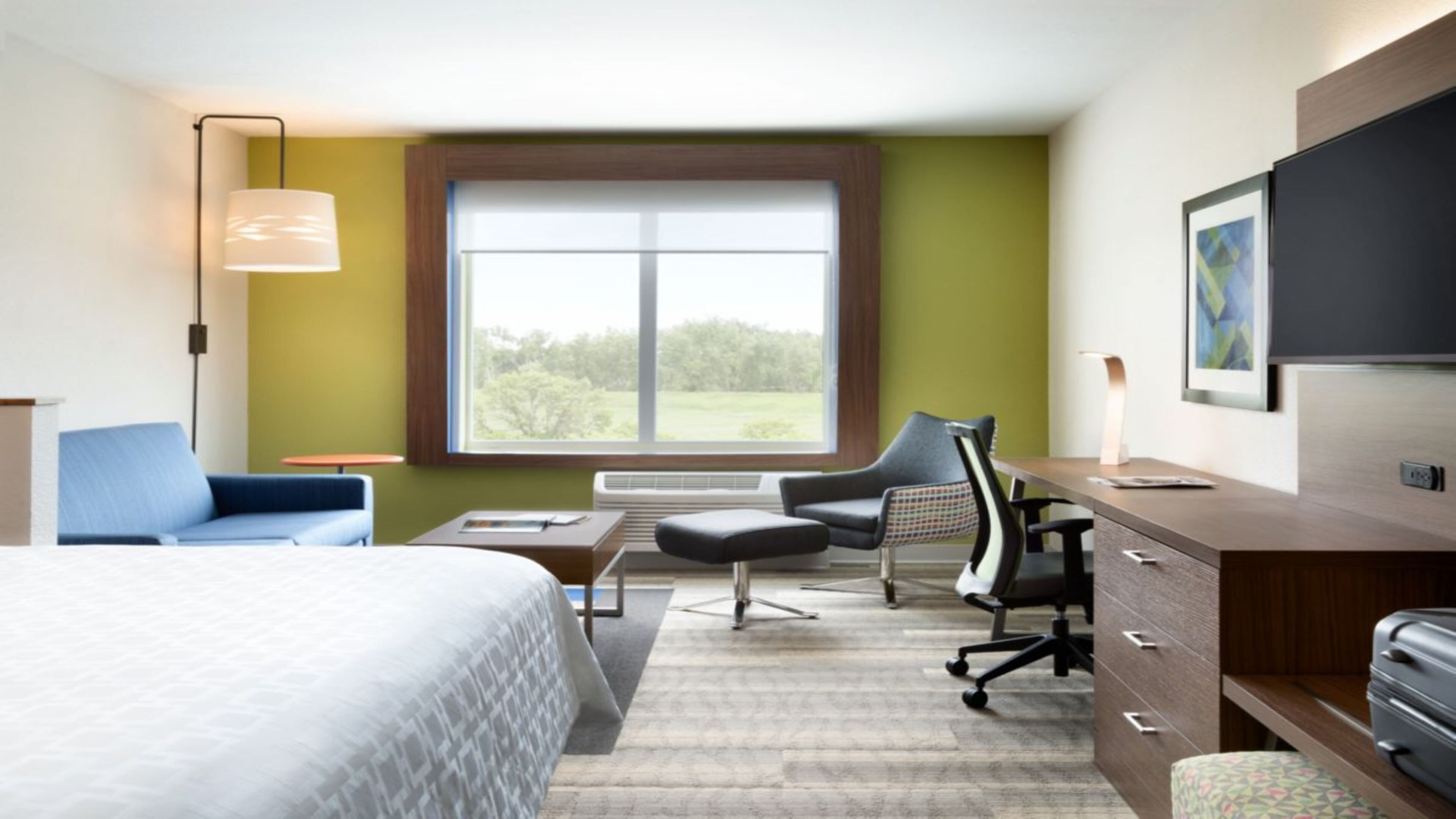Holiday Inn Express & Suites Detroit - Dearborn