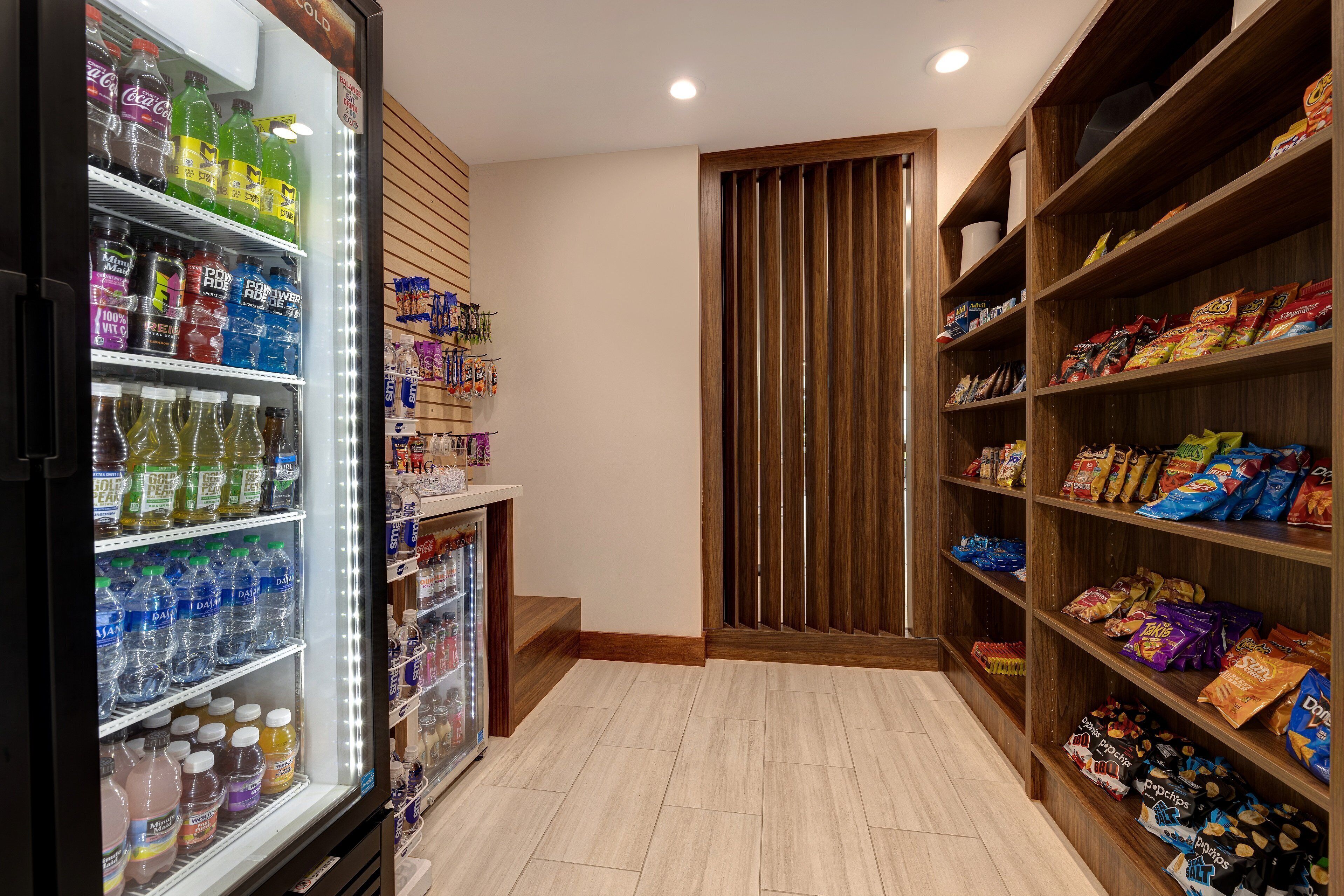 Holiday Inn Express & Suites Detroit - Dearborn