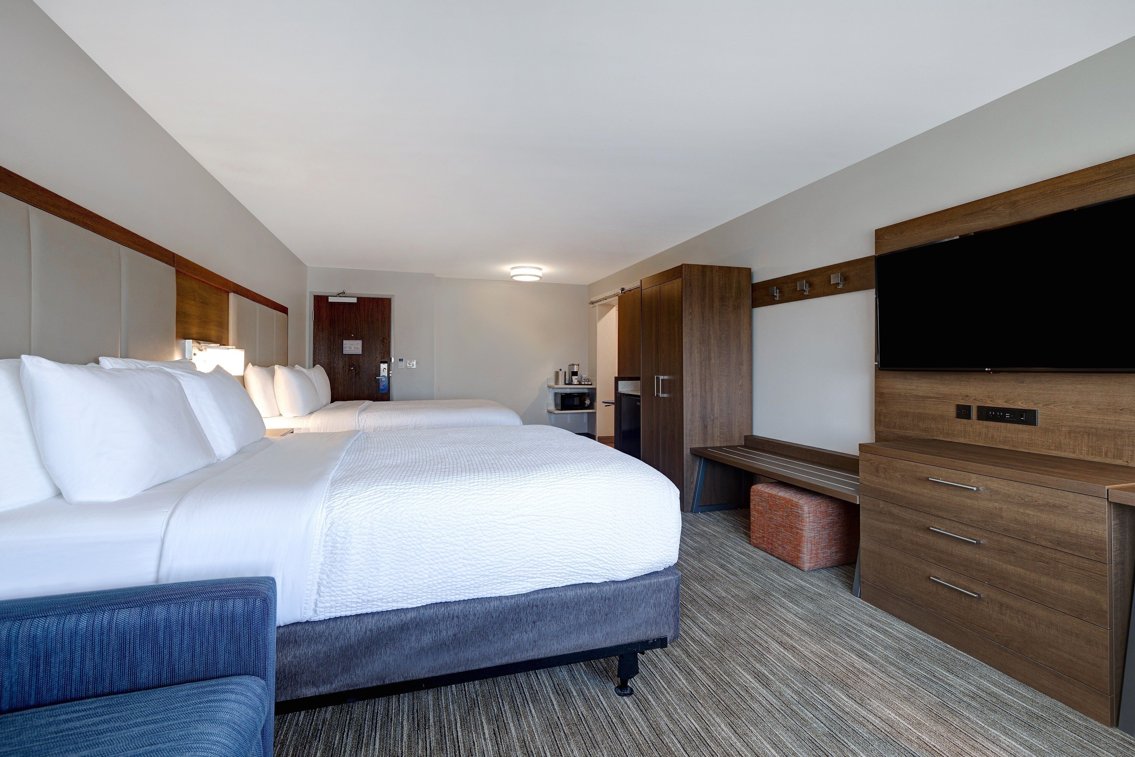 Holiday Inn Express & Suites Detroit - Dearborn