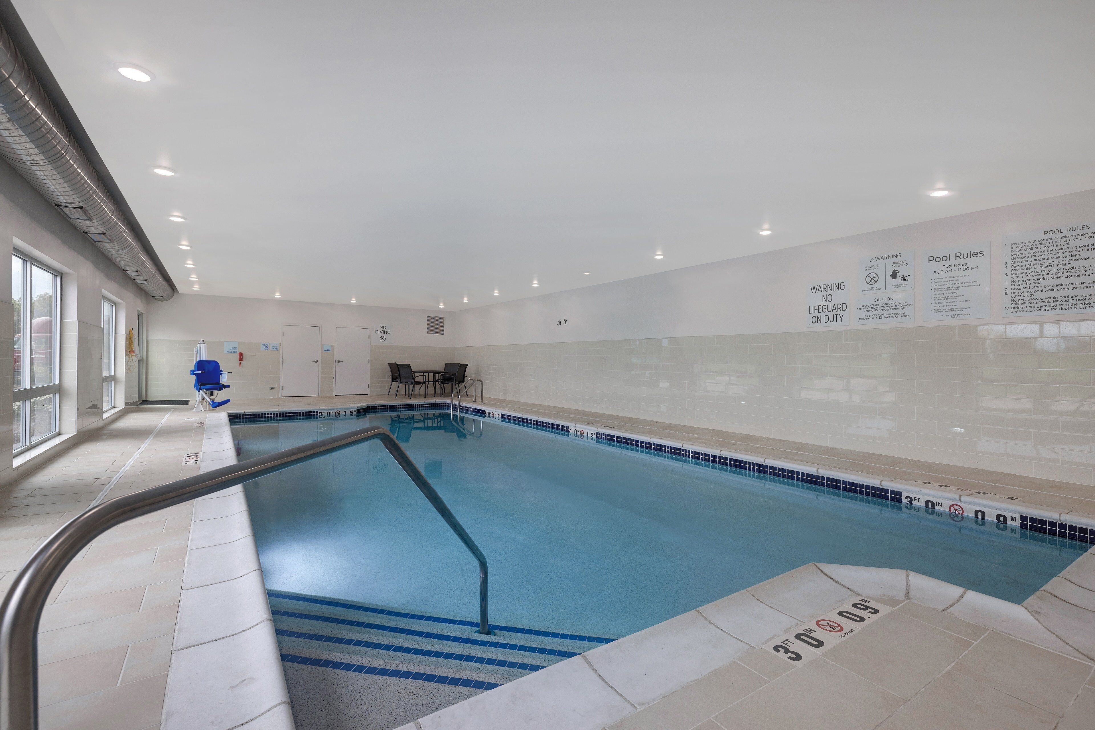 Holiday Inn Express & Suites Detroit - Dearborn