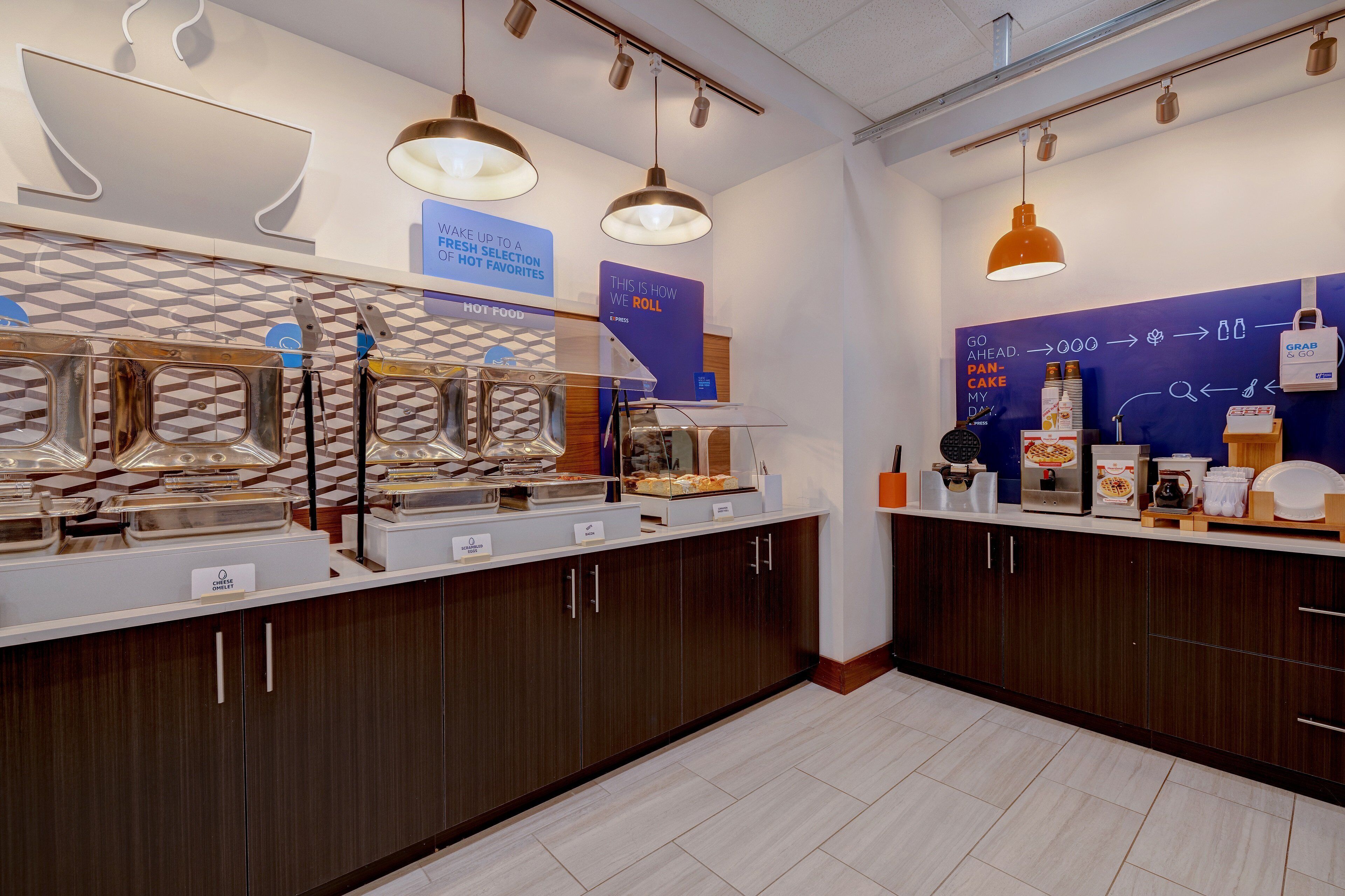 Holiday Inn Express & Suites Detroit - Dearborn