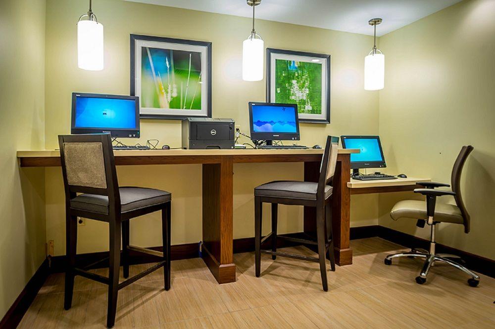Staybridge Suites Dearborn Michigan Avenue