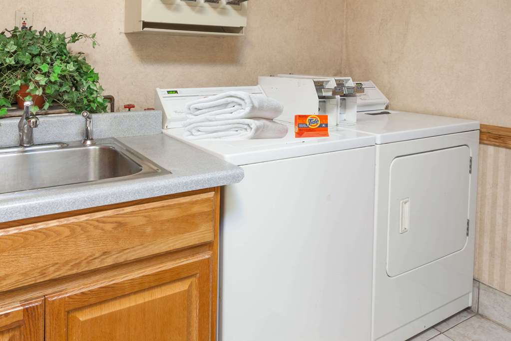 American Inn & Suites Dundee