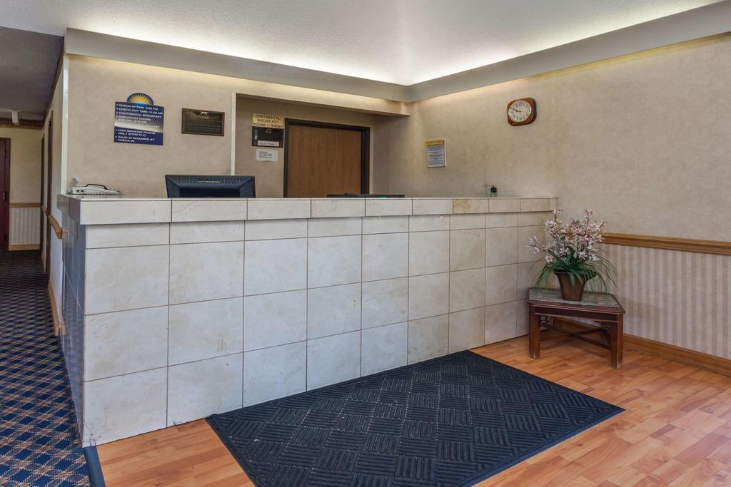 American Inn & Suites Dundee