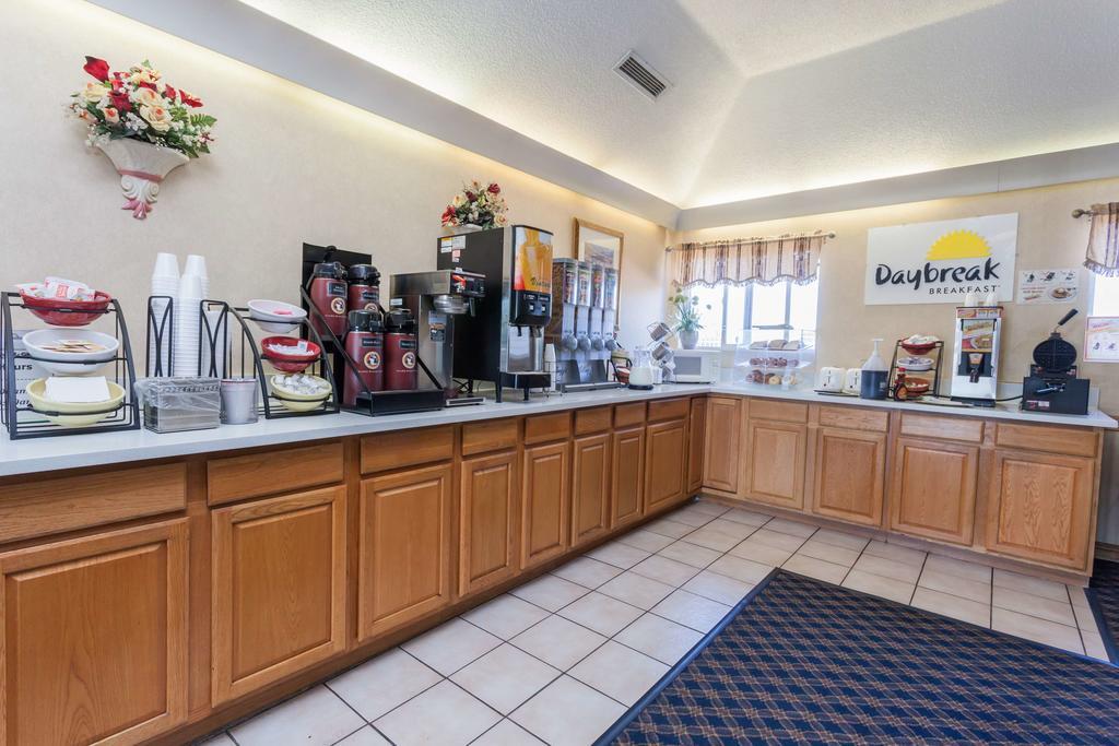 American Inn & Suites Dundee