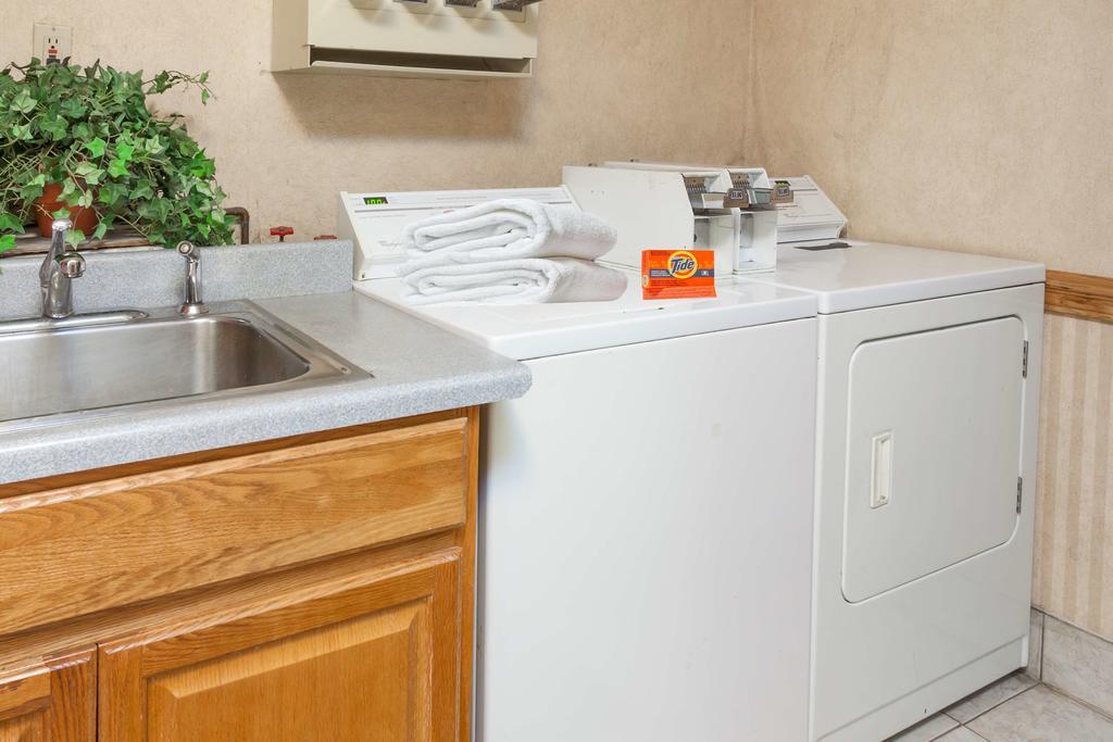 American Inn & Suites Dundee