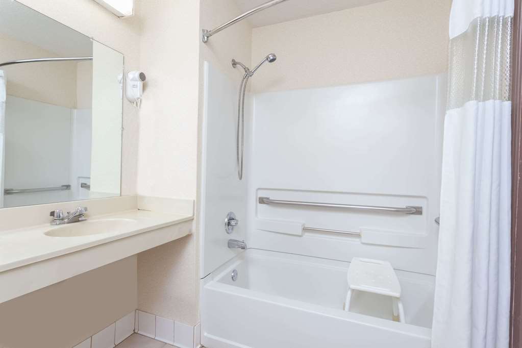 American Inn & Suites Dundee