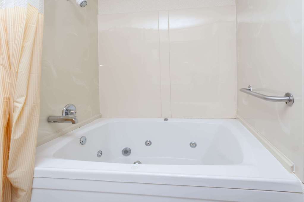 American Inn & Suites Dundee