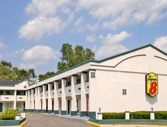 Clarion Pointe East Lansing University Area