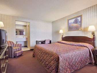 Clarion Pointe East Lansing University Area